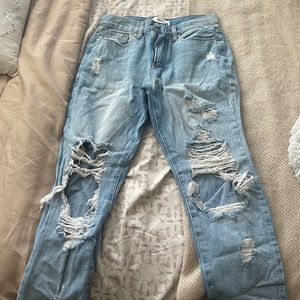 Urban outfitters lightwash distressed jeans. Boyfriend style.